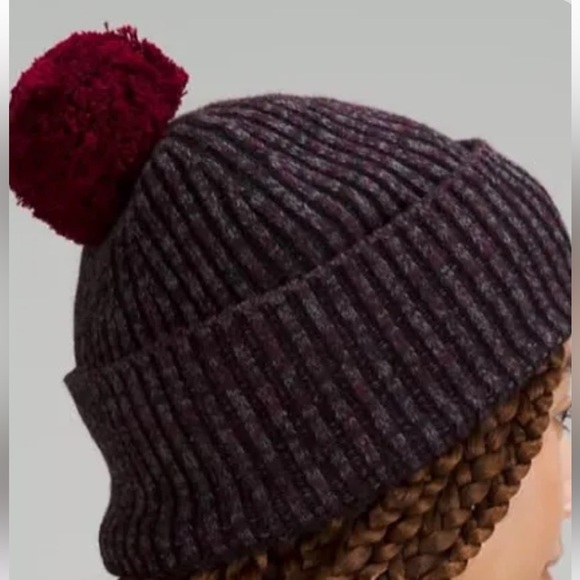 Lululemon textured, fleece line knit beanie.NWT. OS - Picture 2 of 8